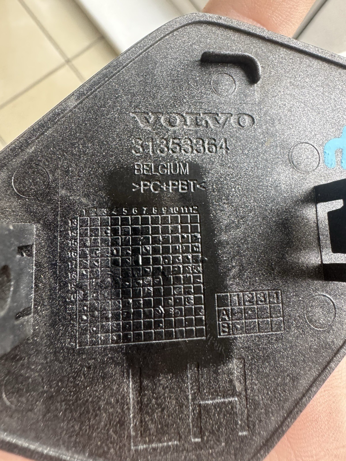 VOLVO XC90   HEADLIGHT WASHER JET COVER LEFT SIDE 2013 TO 2024   31353364