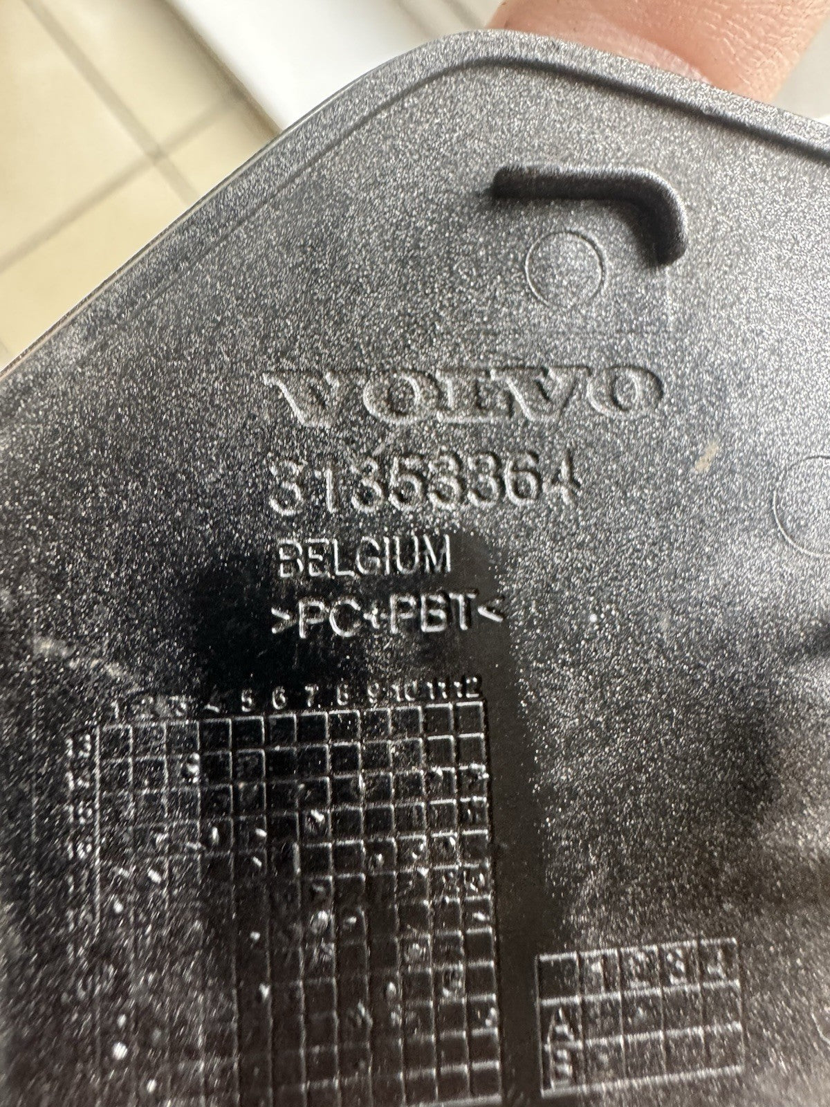 VOLVO XC90   HEADLIGHT WASHER JET COVER LEFT SIDE 2013 TO 2024   31353364