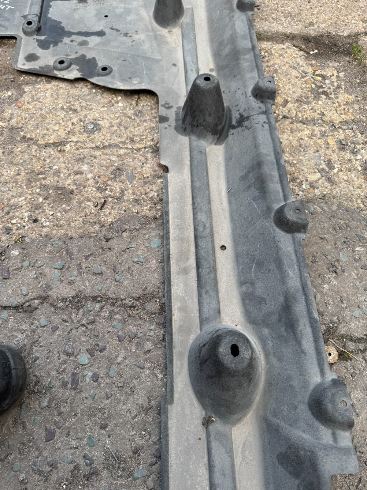 L551 Range Rover Evoque Under Tray left L8D2-104C20-AB