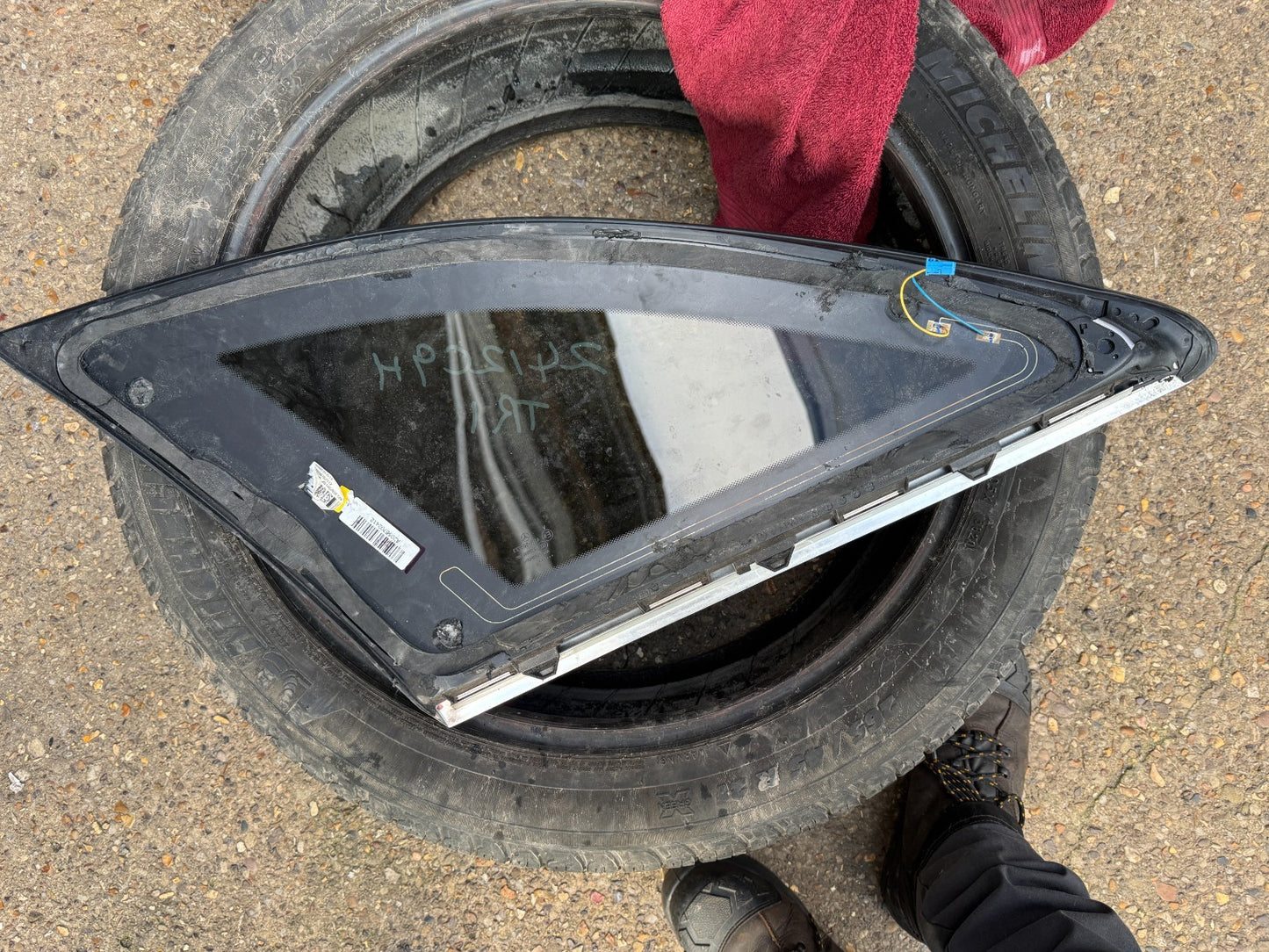 2024 MERCEDES-BENZ C T-Model S205 Rear Right Quarter Window 2056702412 Scratched