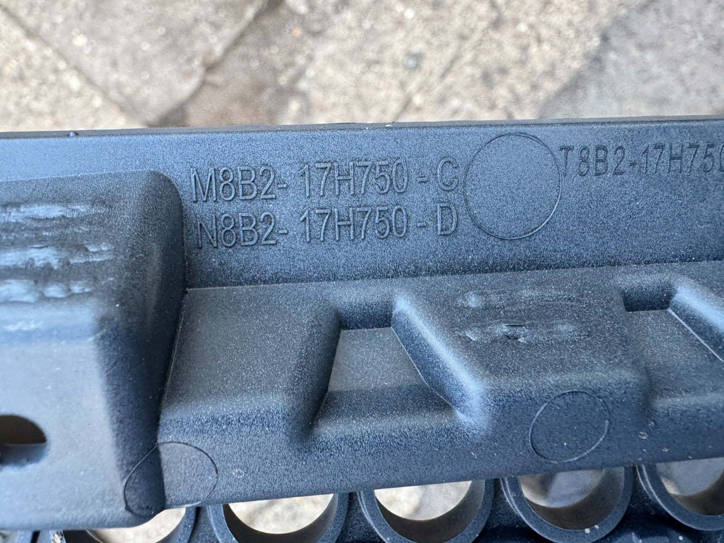 LAND ROVER DEFENDER L663 FRONT BUMPER LOWER GRILLE M8B2-17H750-C Cracked