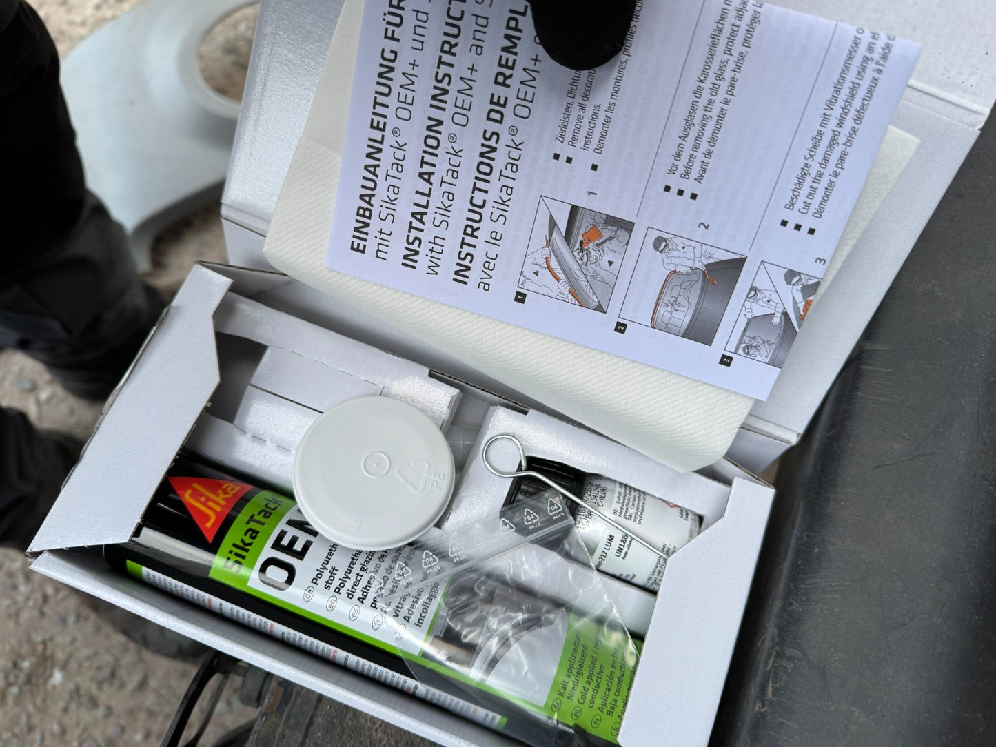 NEW GENUINE OEM Jaguar Land Rover Windscreen Adhesive & Sealer LR078295