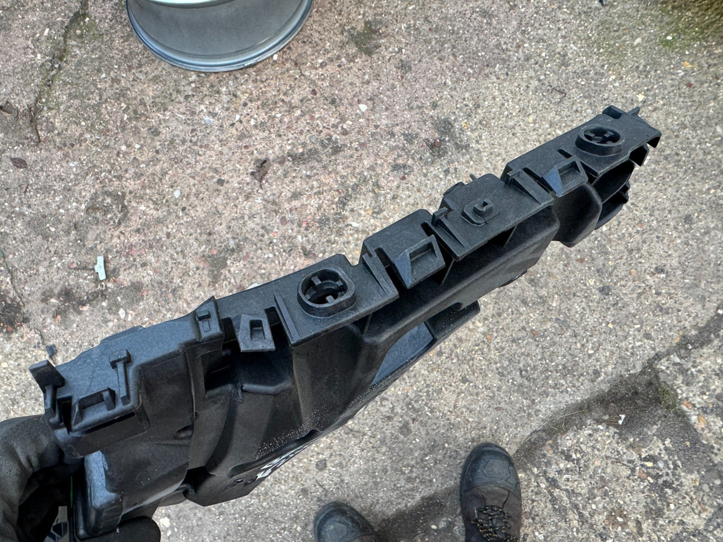 Volvo Xc40 2021-2025 Bumper Bracket Rear Left Side  32386992