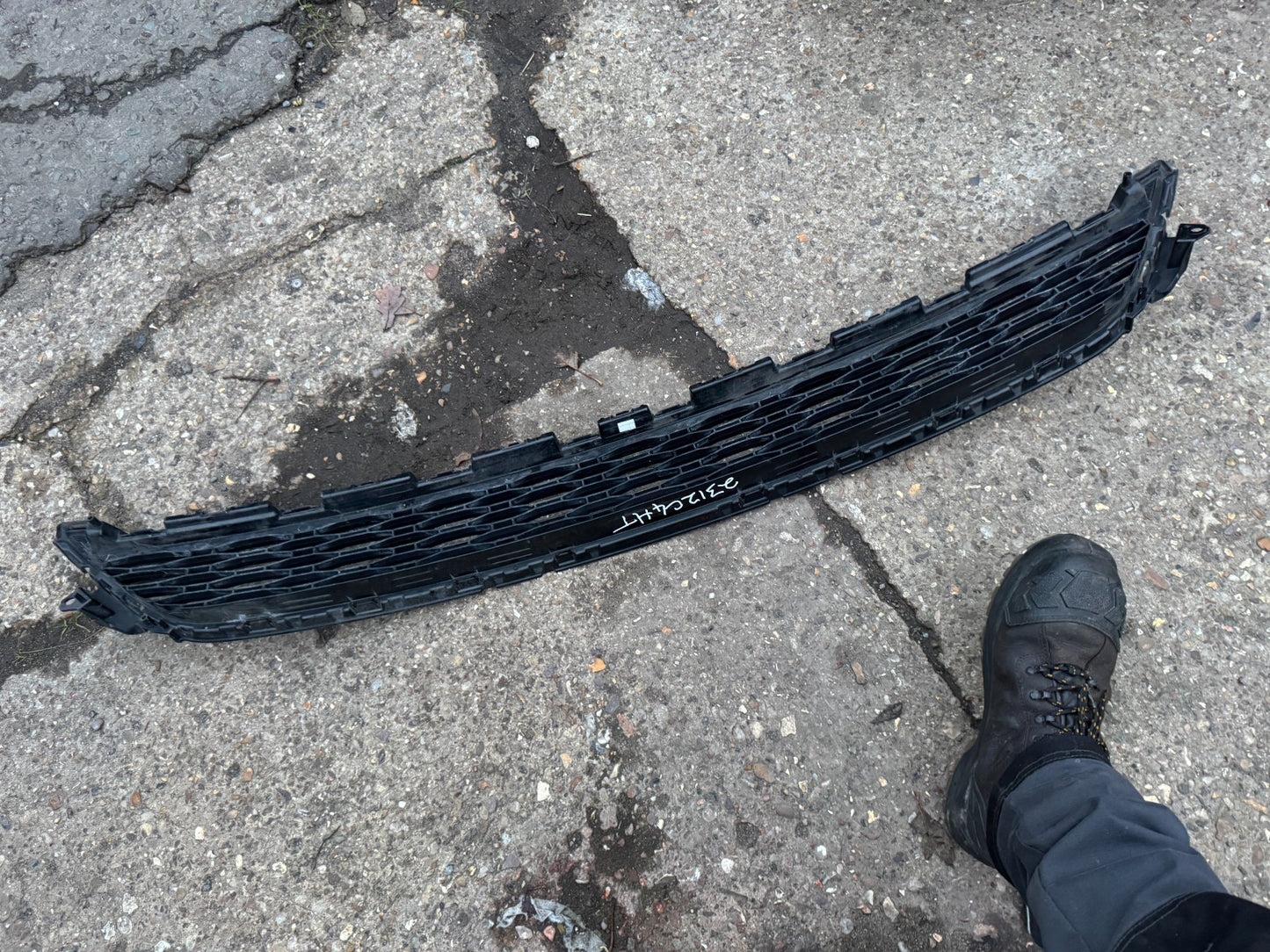 N9X2-17F791-B Range Rover Sport front lower grille 2022-on genuine