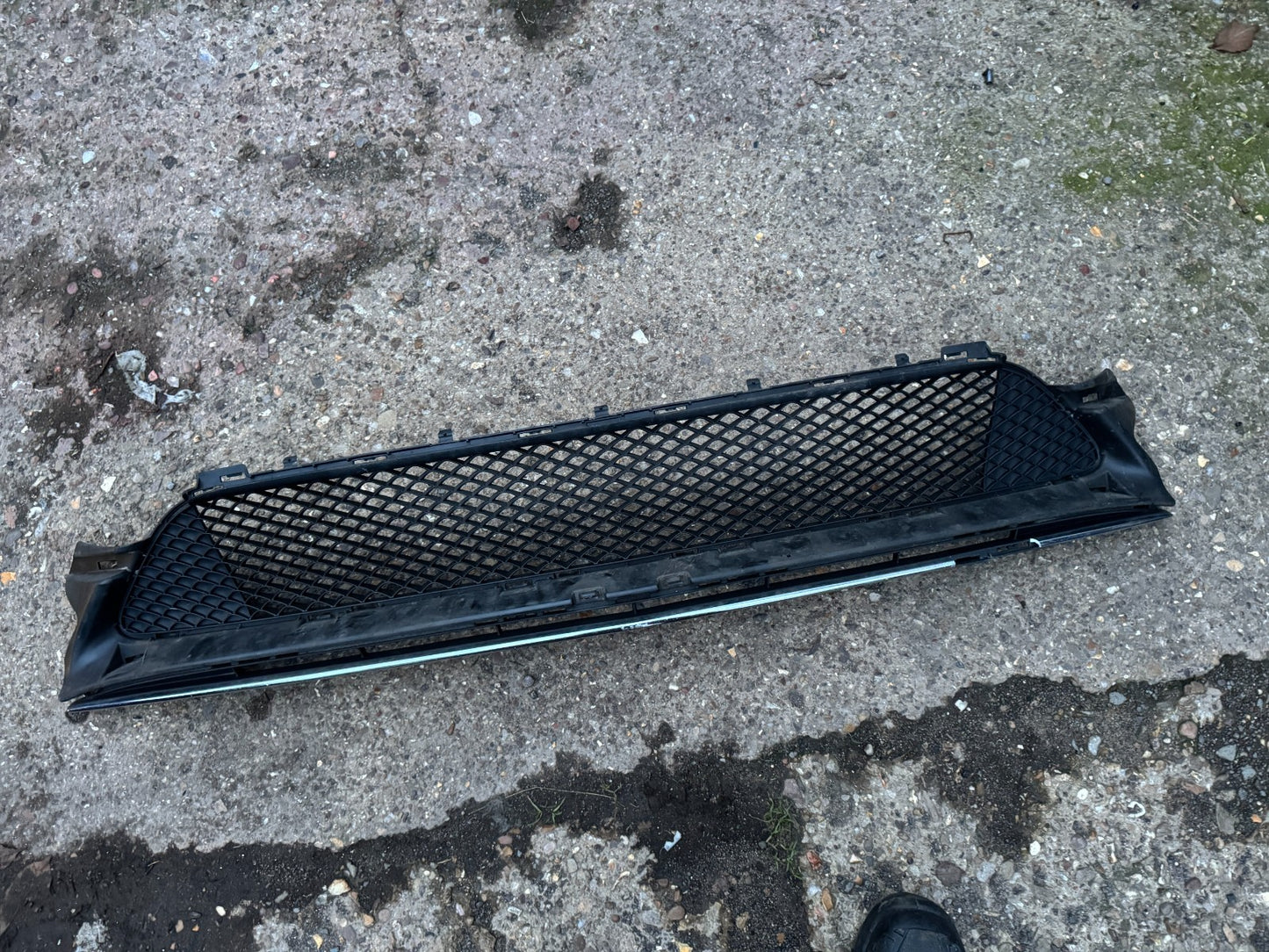 MERCEDES-BENZ C W205 2018-2022 FRONT BUMPER LOWER CENTER GRILLE A2058852501