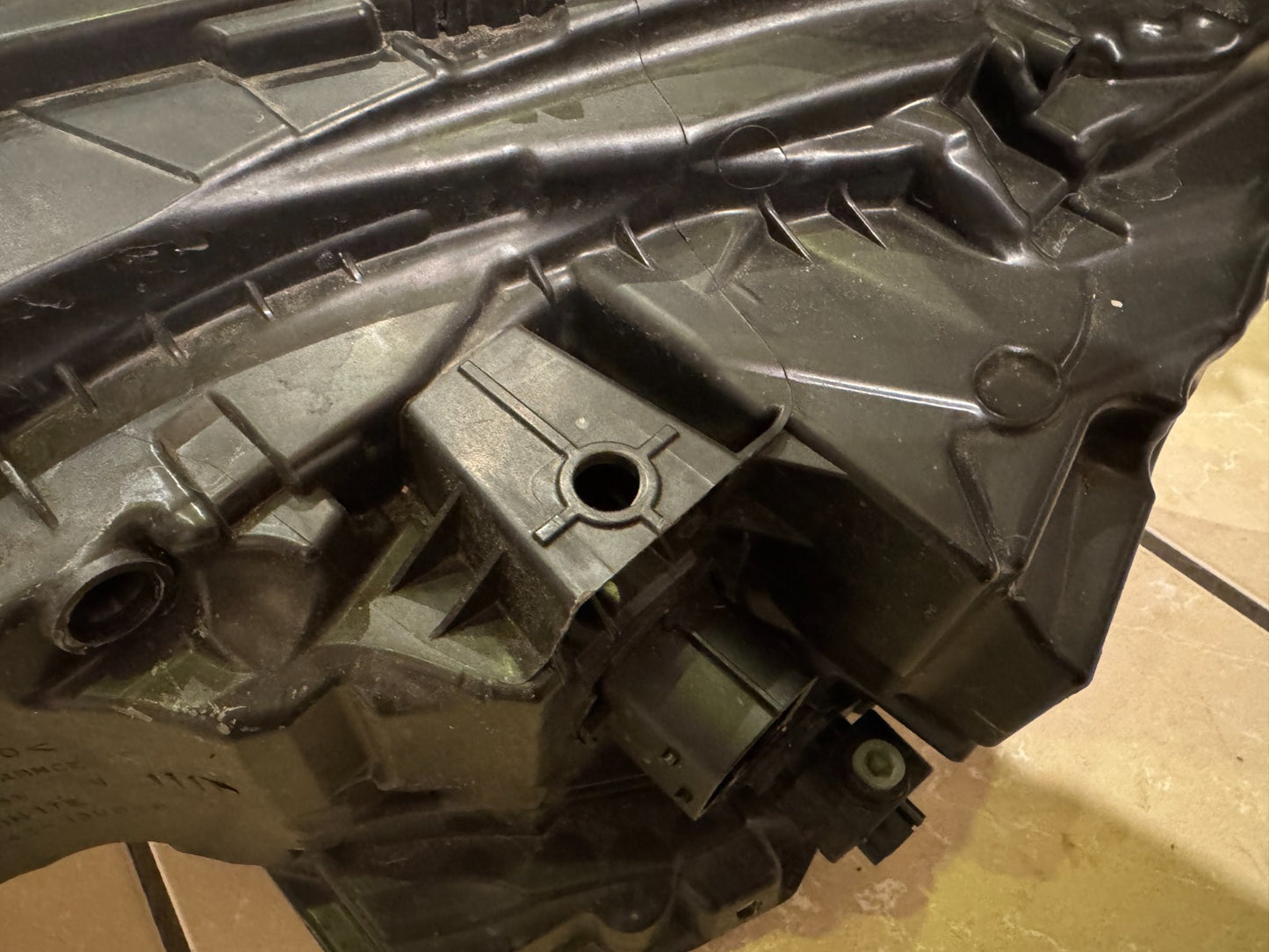 Genuine Land Rover Discovery V (L462) MY42-13W029-GB LED HIGH LT Right DAMAGED