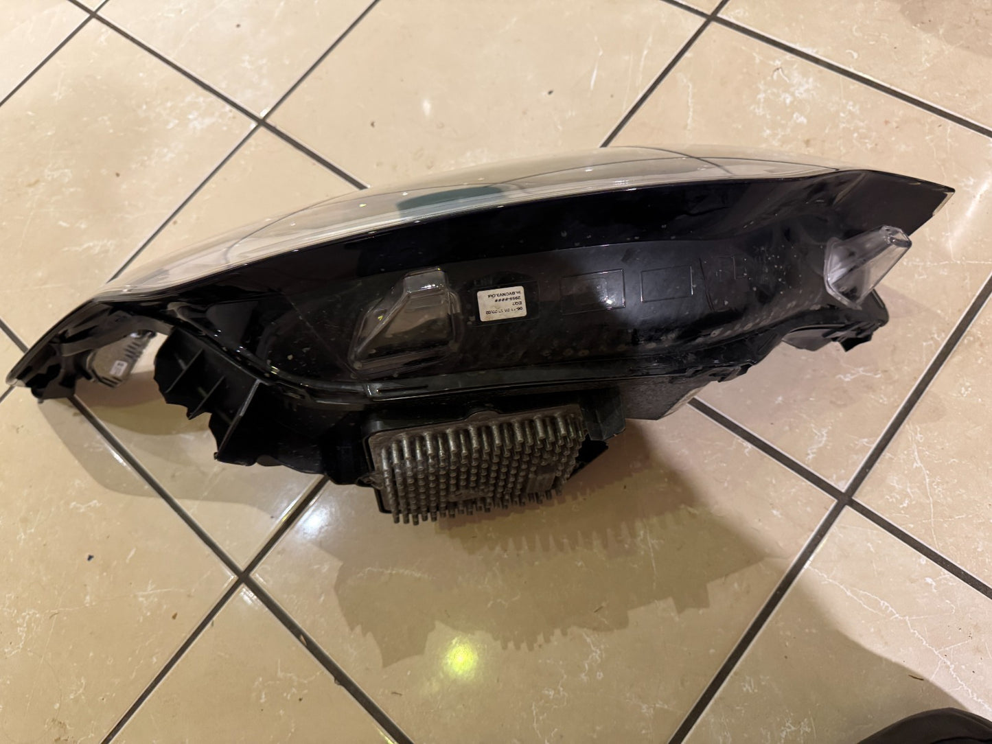 Genuine Land Rover Discovery V (L462) MY42-13W029-GB LED HIGH LT Right DAMAGED