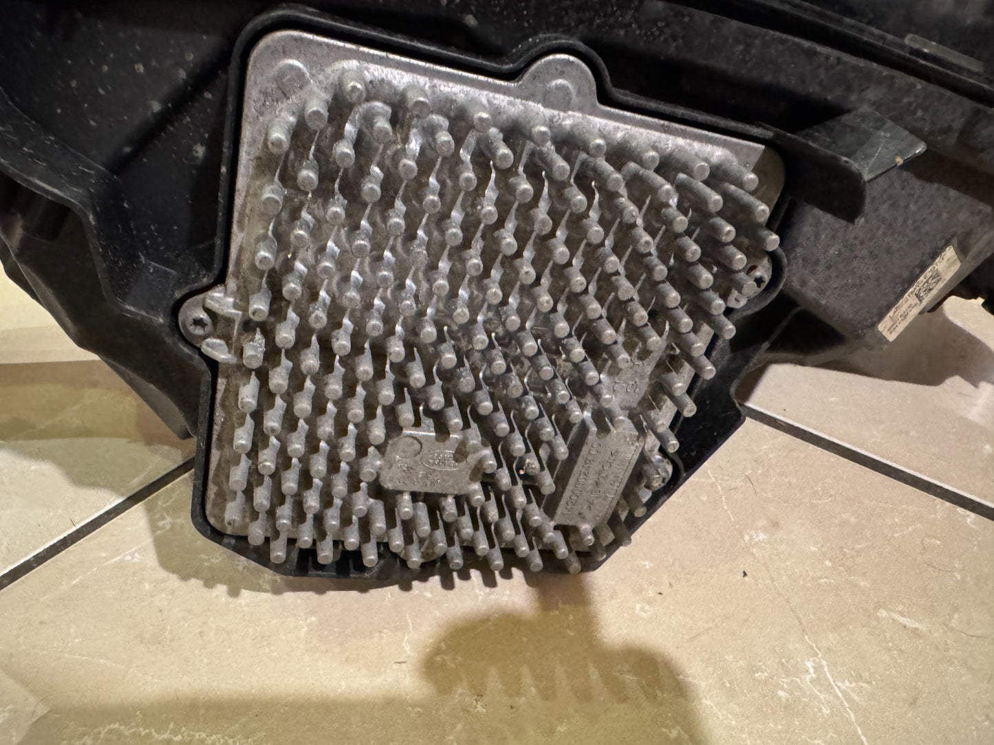 Genuine Land Rover Discovery V (L462) MY42-13W029-GB LED HIGH LT Right DAMAGED