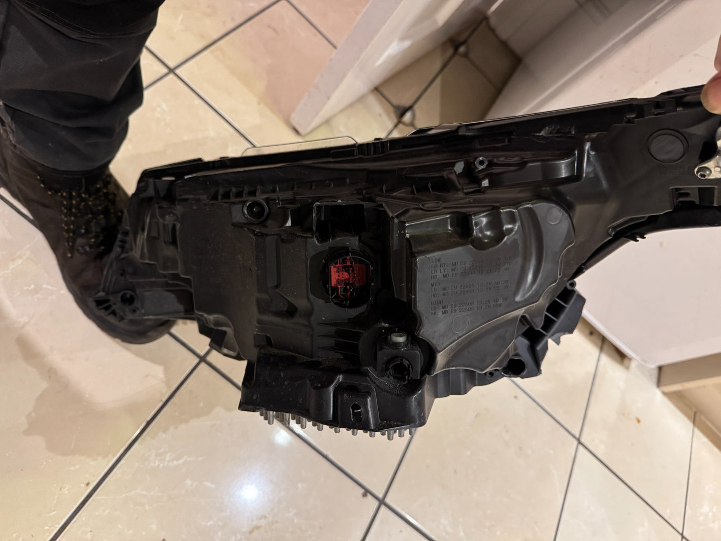 Genuine Land Rover Discovery V (L462) MY42-13W029-GB LED HIGH LT Right DAMAGED