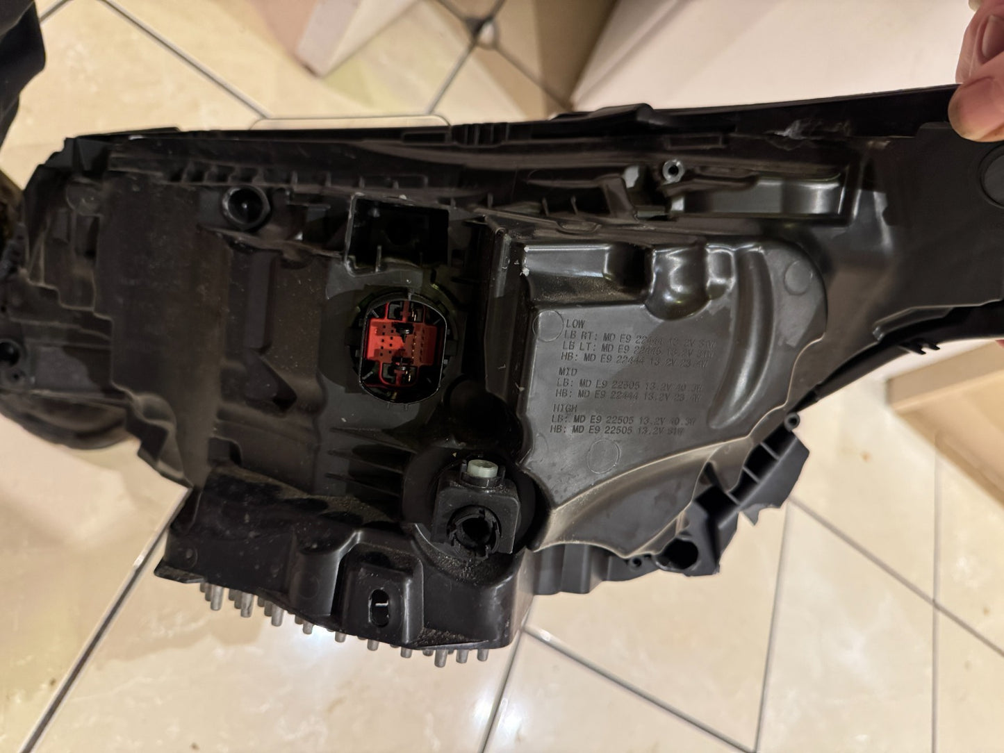 Genuine Land Rover Discovery V (L462) MY42-13W029-GB LED HIGH LT Right DAMAGED