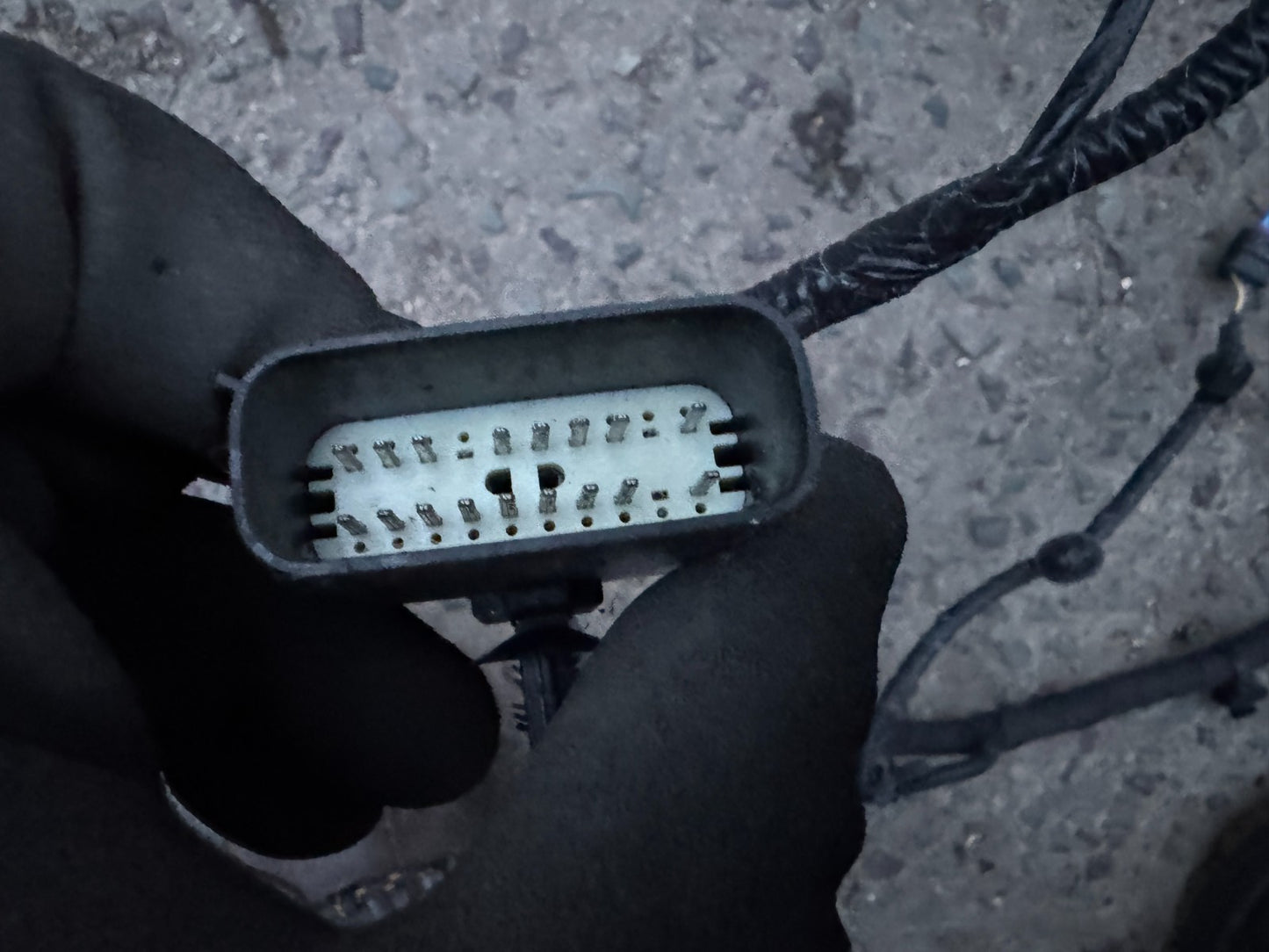 PDC SENSOR WIRING LOOM FRONT BUMPER Range Rover Sport (L1) 2023 Need Repair