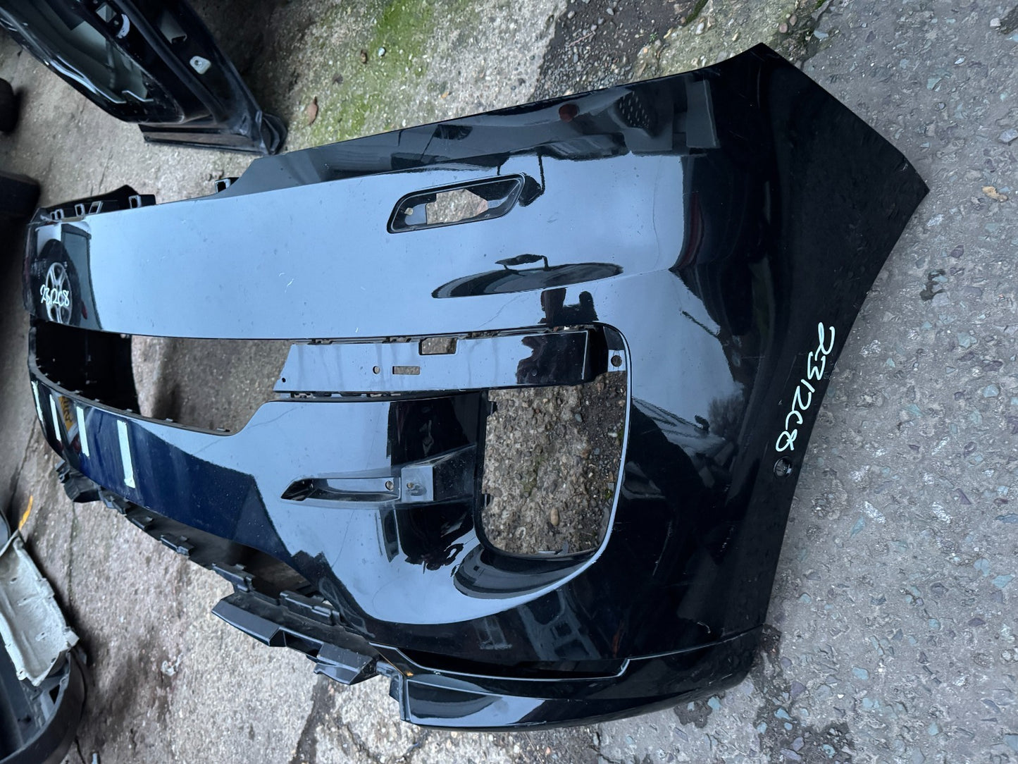 LATE 2024 Range Rover Sport OEM L461 2022- ON L461 FRONT BUMPER Santorini Black