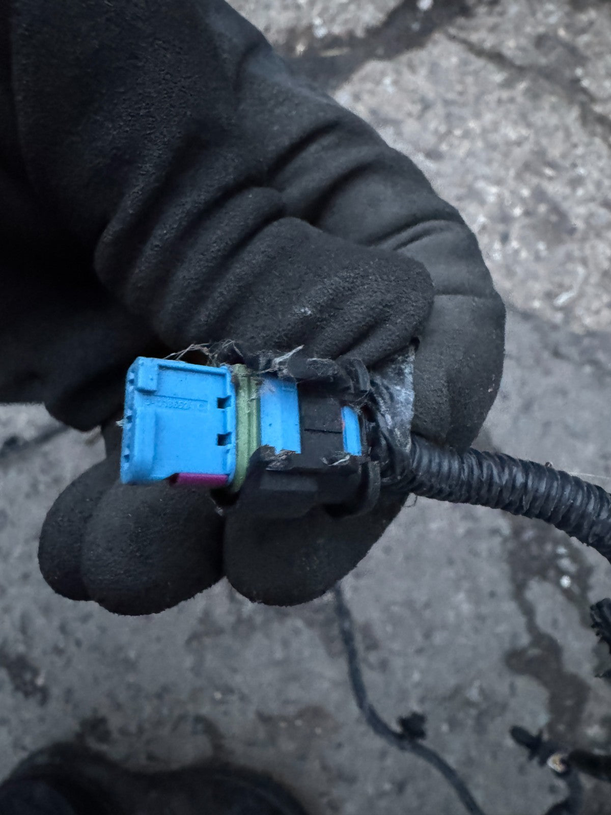 PDC SENSOR WIRING LOOM FRONT BUMPER Range Rover Sport (L1) 2023 Need Repair