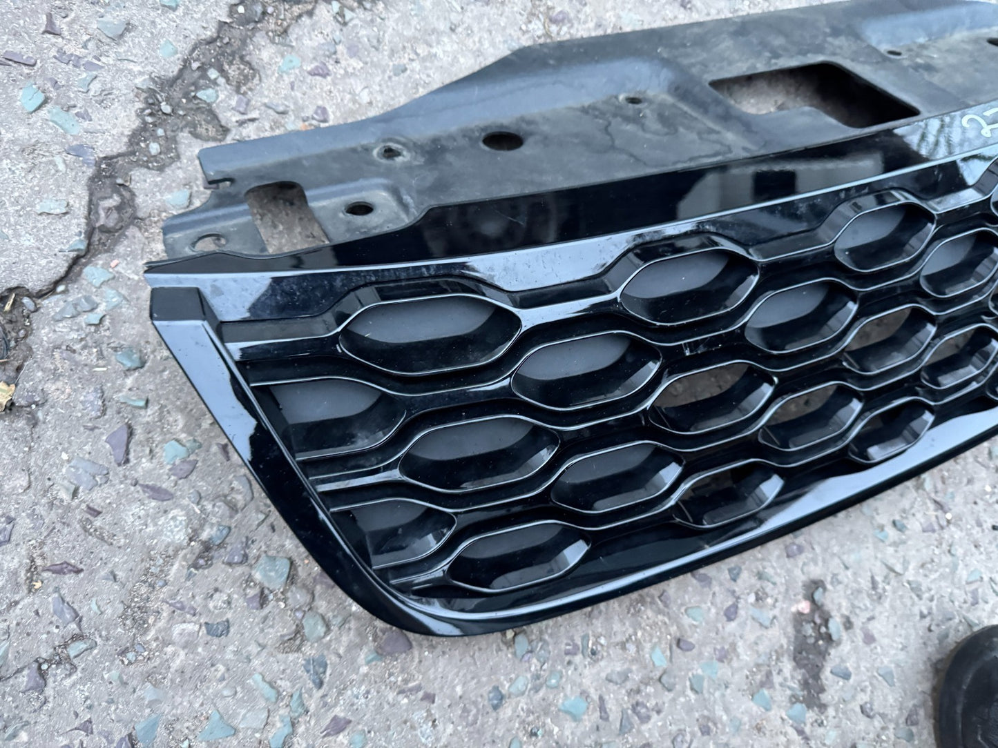 2024 LAND ROVER DISCOVERY FRONT BUMPER MAIN GRILL ORIGINAL GENUINE MY428A189AD