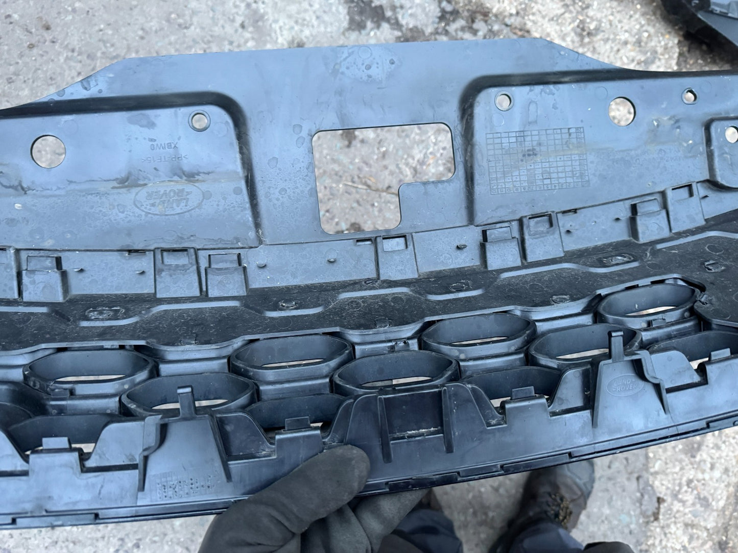 2024 LAND ROVER DISCOVERY FRONT BUMPER MAIN GRILL ORIGINAL GENUINE MY428A189AD