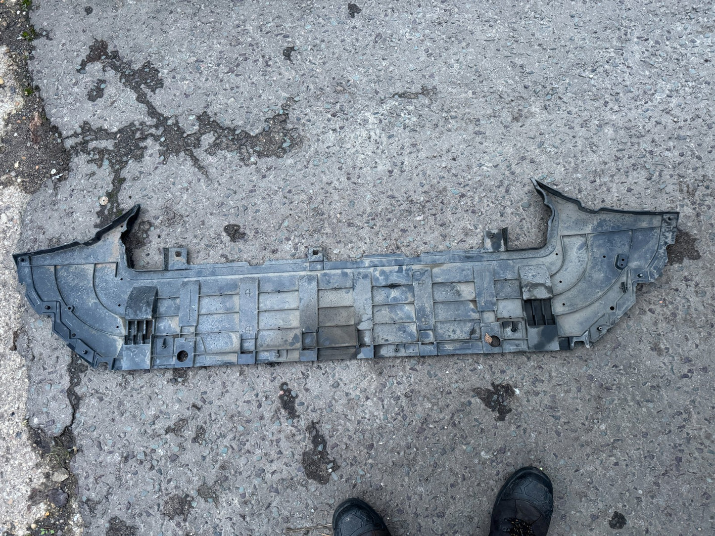 VOLVO XC90 MK2 2015-2024 GENUINE FRONT BUMPER UNDER TRAY 31404141