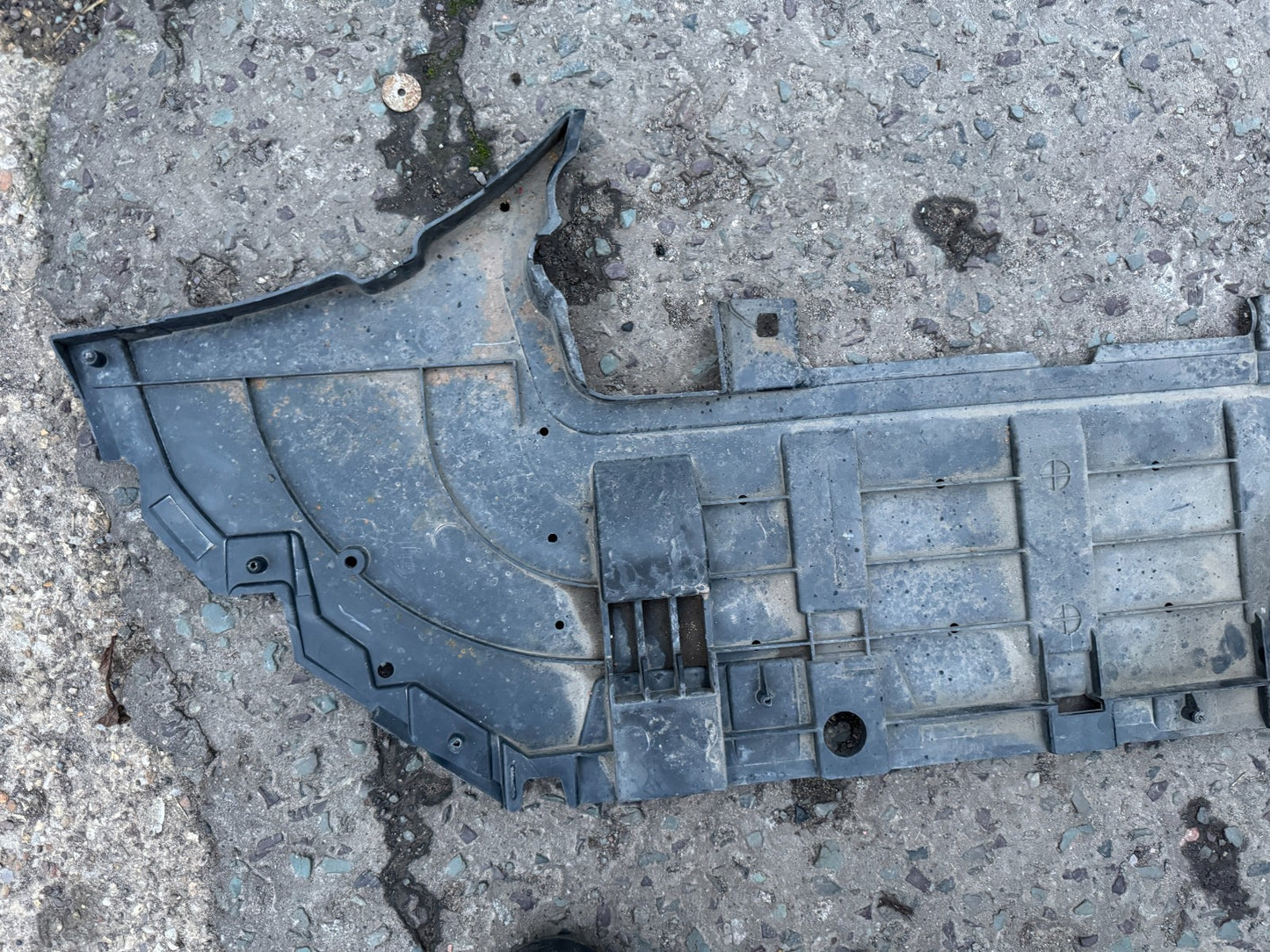 VOLVO XC90 MK2 2015-2024 GENUINE FRONT BUMPER UNDER TRAY 31404141