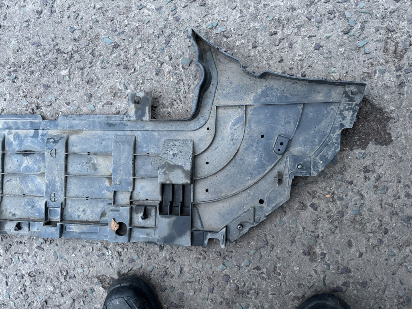 VOLVO XC90 MK2 2015-2024 GENUINE FRONT BUMPER UNDER TRAY 31404141