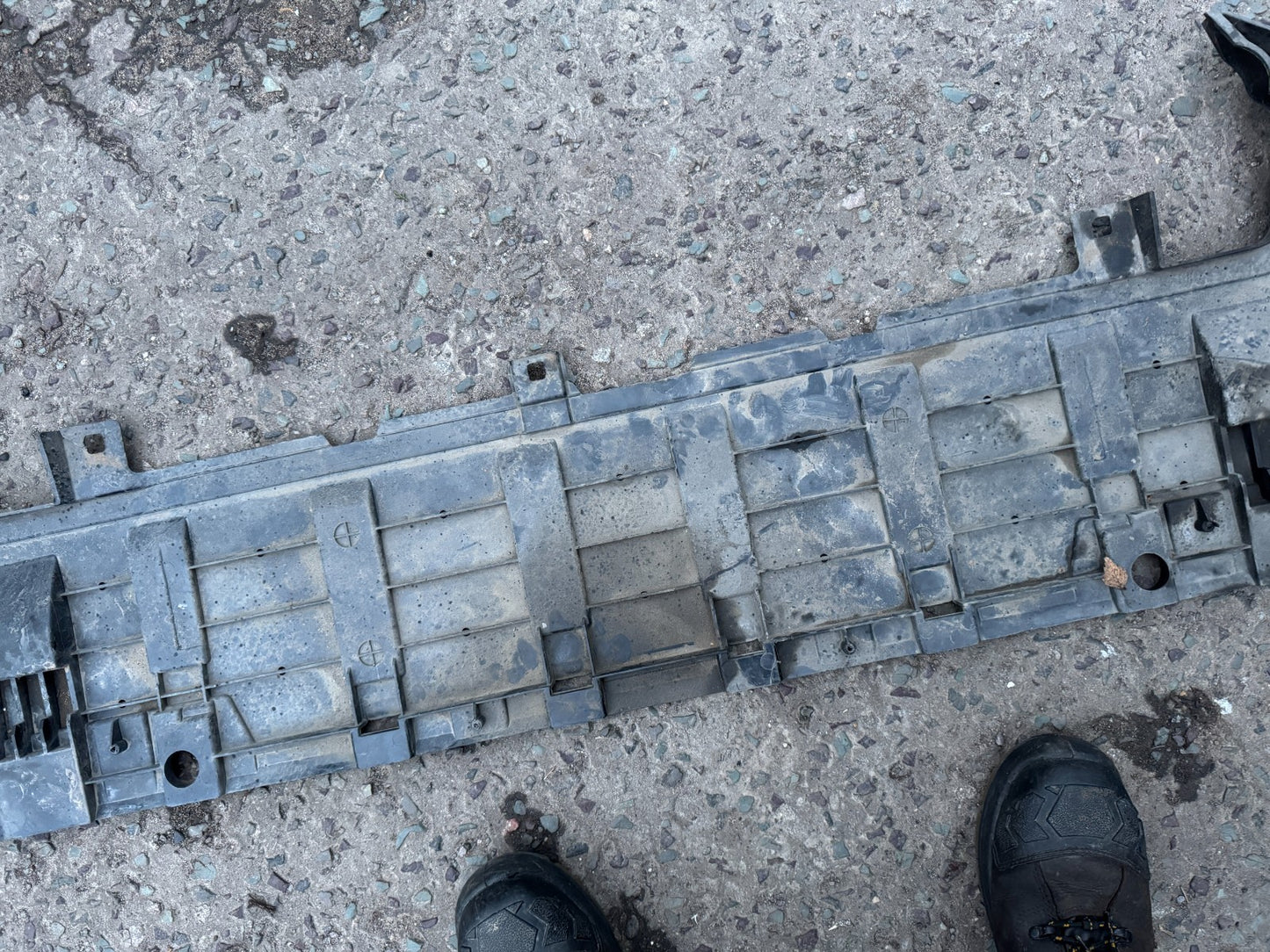 VOLVO XC90 MK2 2015-2024 GENUINE FRONT BUMPER UNDER TRAY 31404141