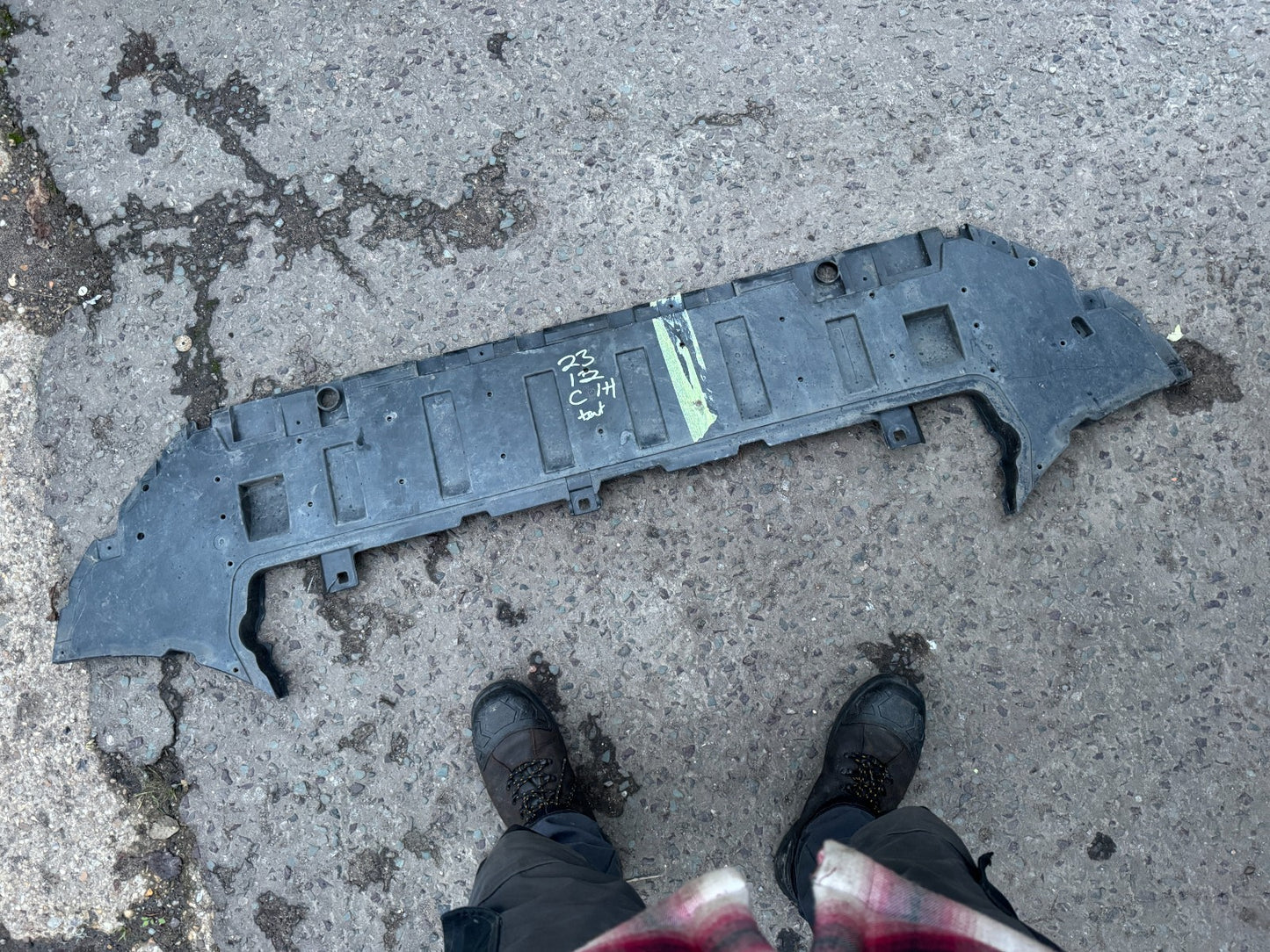 VOLVO XC90 MK2 2015-2024 GENUINE FRONT BUMPER UNDER TRAY 31404141