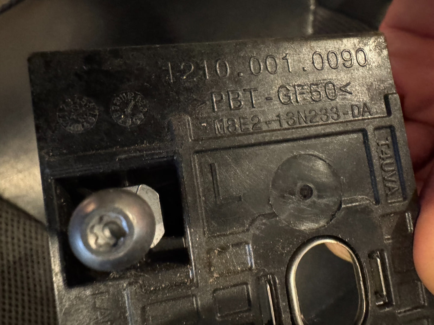 Range Rover (L460)  LEFT Headlamp Mounting Bracket m8e213n233da