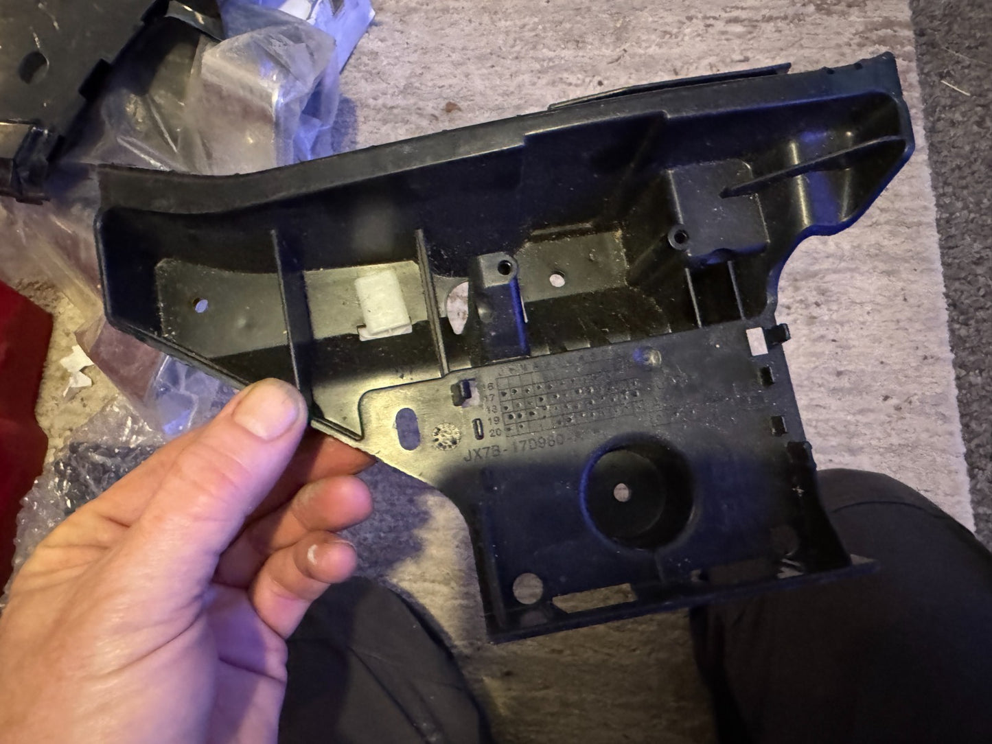 FORD FOCUS MK4 C519 RIGHT REAR BUMPER BRACKET  JX7B-17D980-A1