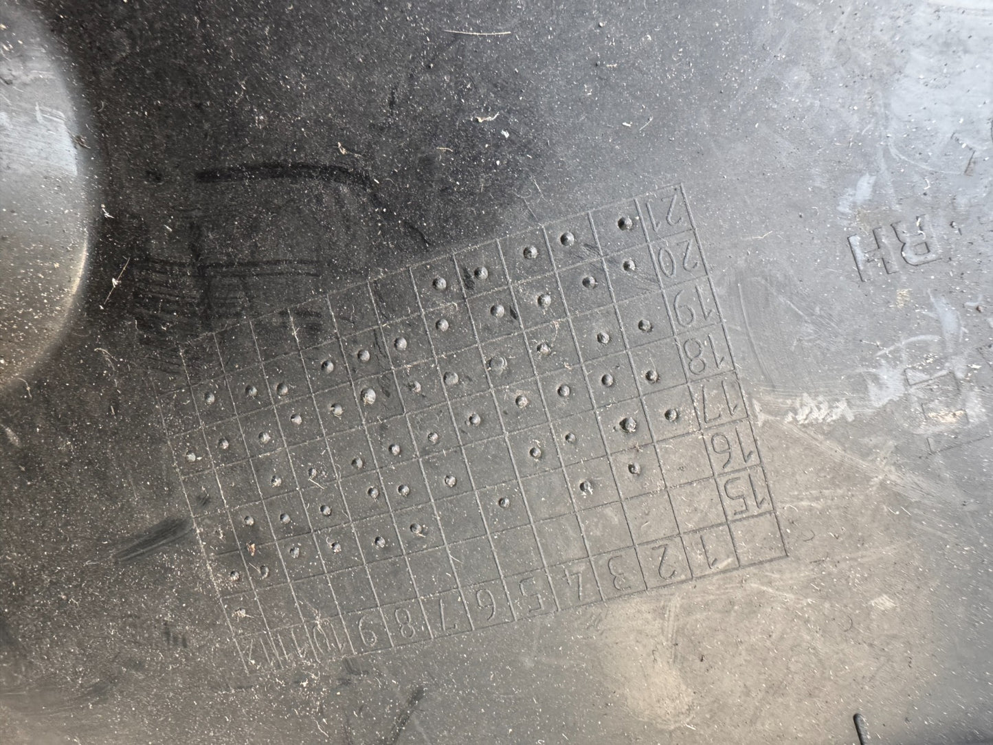 HYUNDAI IONIQ EV 2016+ FRONT RIGHT DRIVER SIDE WHEEL ARCH LINER SPLASH GUARD