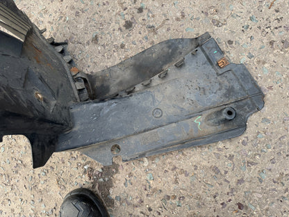 inner wheel arch front left Porsche 911 Carrera 996 99650422300 damaged