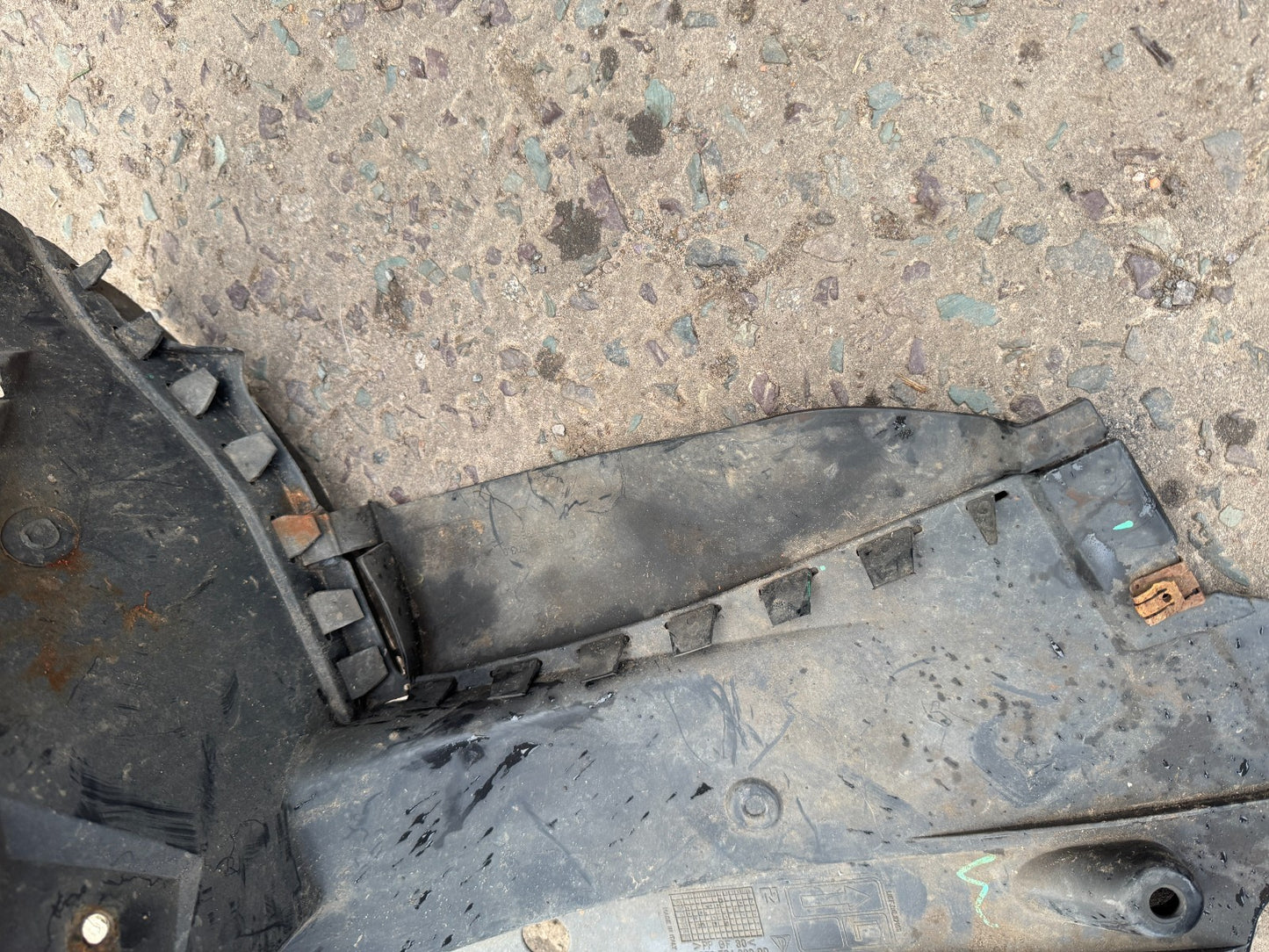 inner wheel arch front left Porsche 911 Carrera 996 99650422300 damaged
