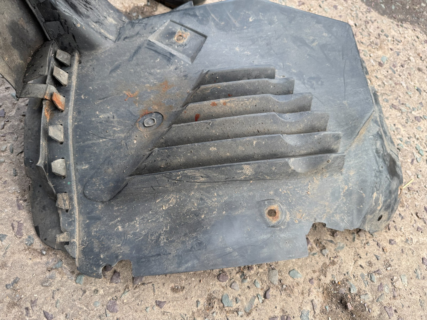 inner wheel arch front left Porsche 911 Carrera 996 99650422300 damaged