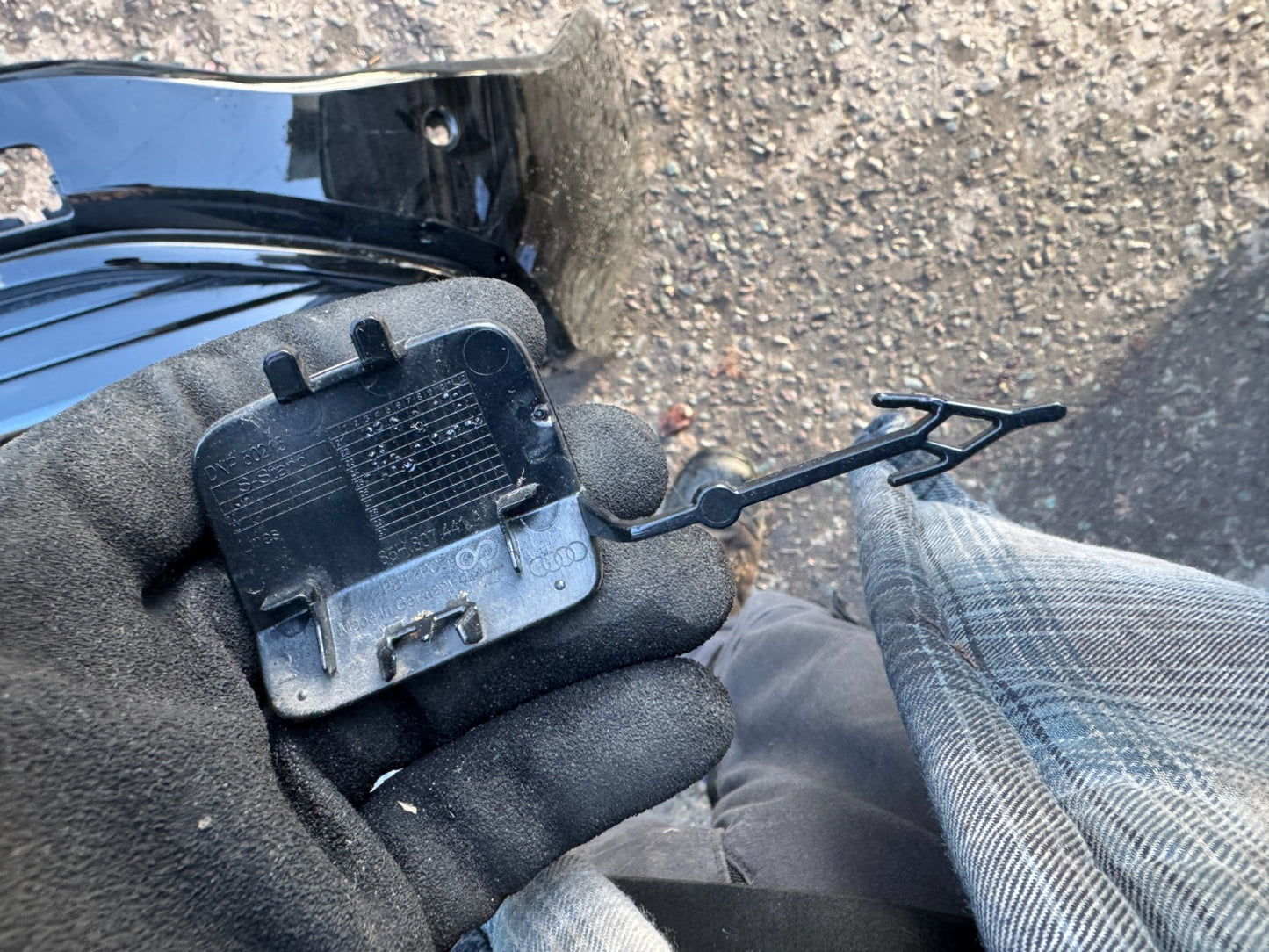 AUDI Q6 E-TRON REAR TOW EYE COVER GENUINE 85H807441A