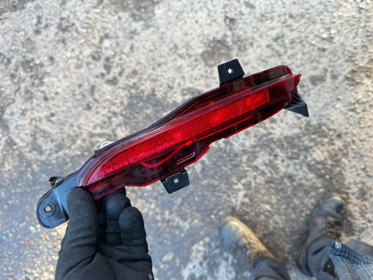 Land Rover Range Rover Velar 2024 Left rear fog light J8A215K273AE Bent Clip