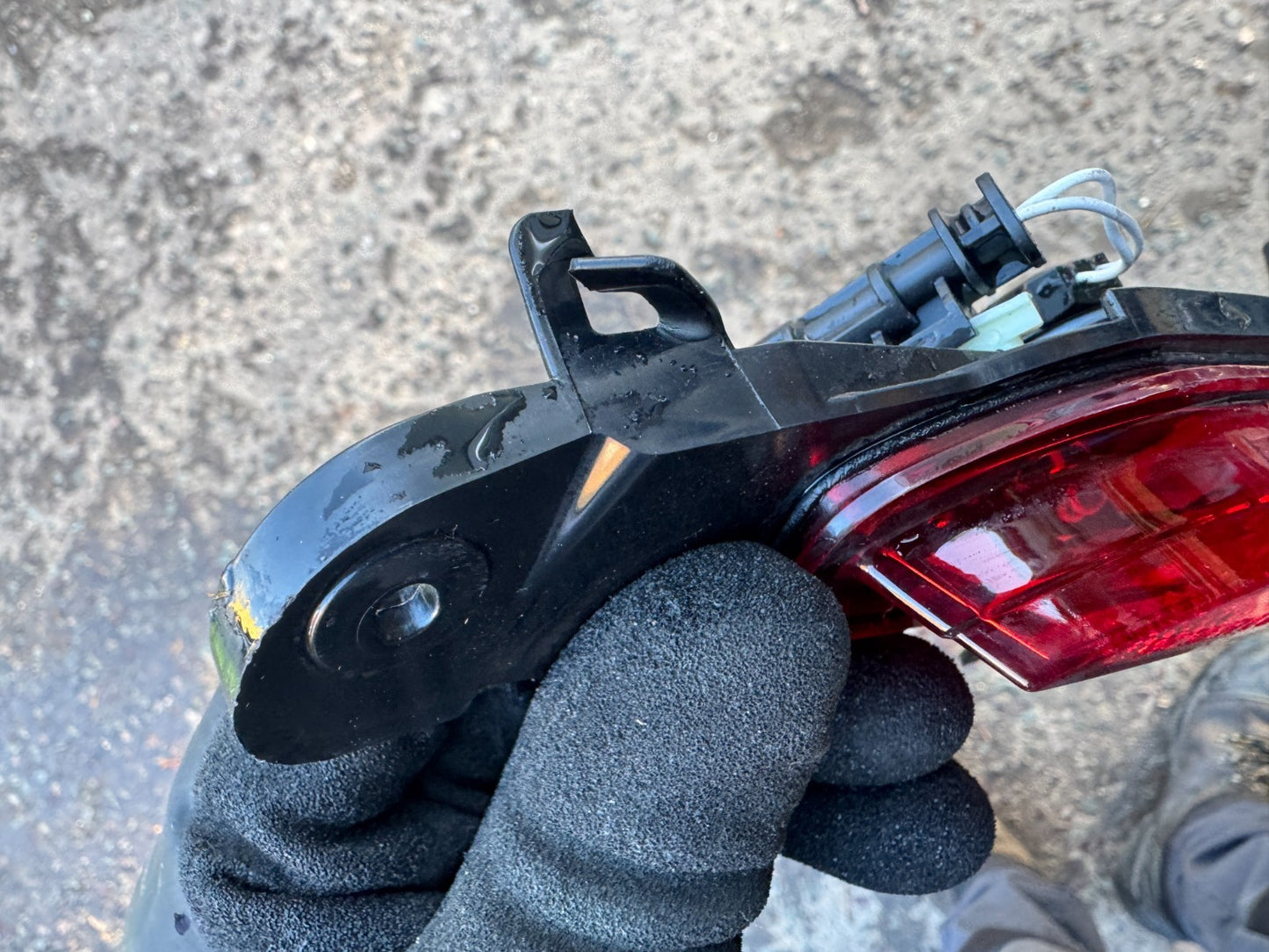 Land Rover Range Rover Velar 2024 Left rear fog light J8A215K273AE Bent Clip