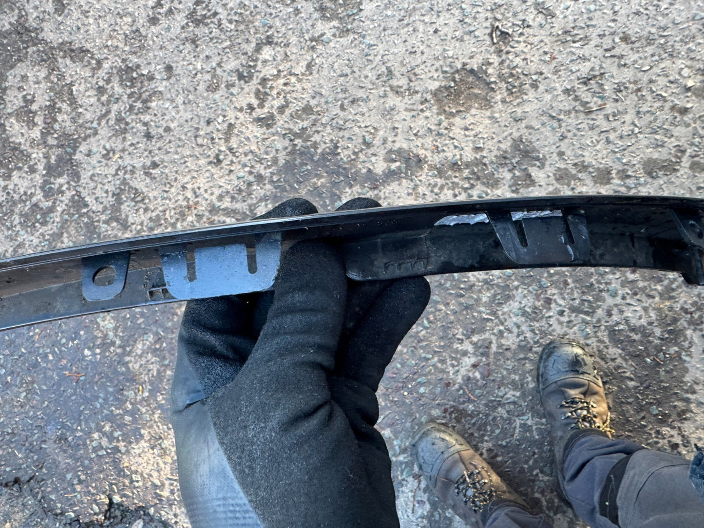 Audi Q4 E-Tron Front Right Side Wheel Arch 89A853026F Genuine broken clips