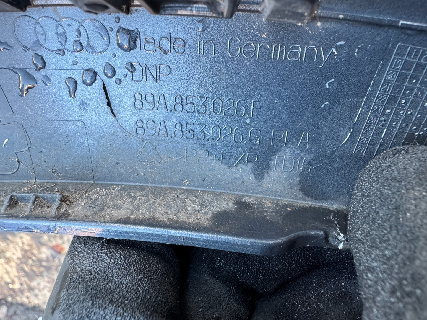 Audi Q4 E-Tron Front Right Side Wheel Arch 89A853026F Genuine broken clips