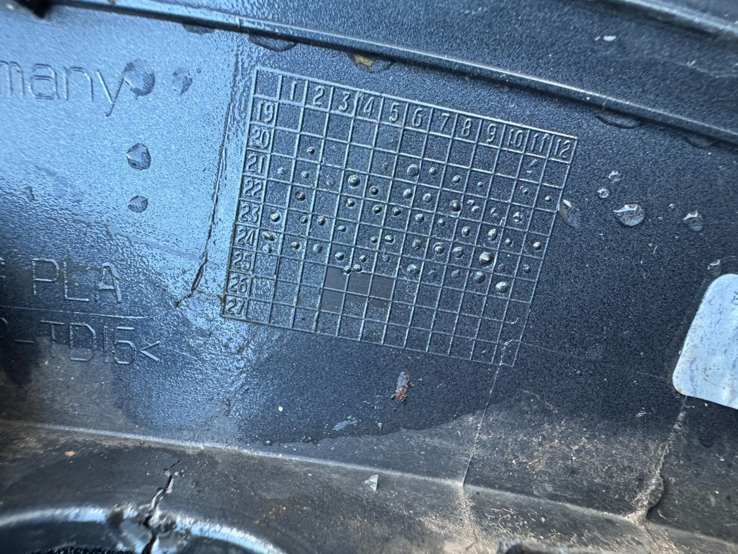 Audi Q4 E-Tron Front Right Side Wheel Arch 89A853026F Genuine broken clips