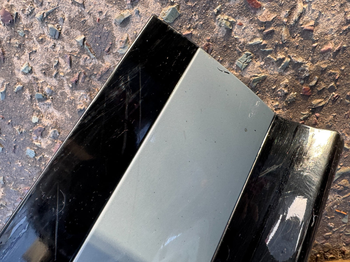 Land Rover Range Rover Evoque L551 Front Left Door Moulding K8D221065C Damaged