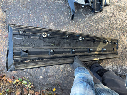 Land Rover Range Rover Evoque L551 Front Left Door Moulding K8D221065C Damaged