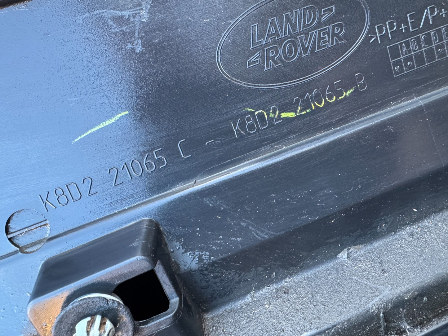 Land Rover Range Rover Evoque L551 Front Left Door Moulding K8D221065C Damaged