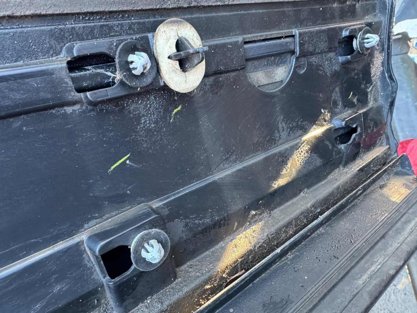 Land Rover Range Rover Evoque L551 Front Left Door Moulding K8D221065C Damaged