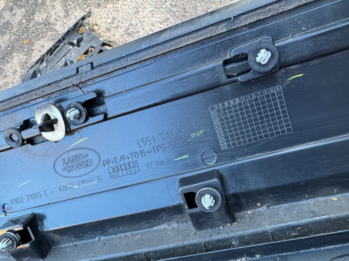 Land Rover Range Rover Evoque L551 Front Left Door Moulding K8D221065C Damaged