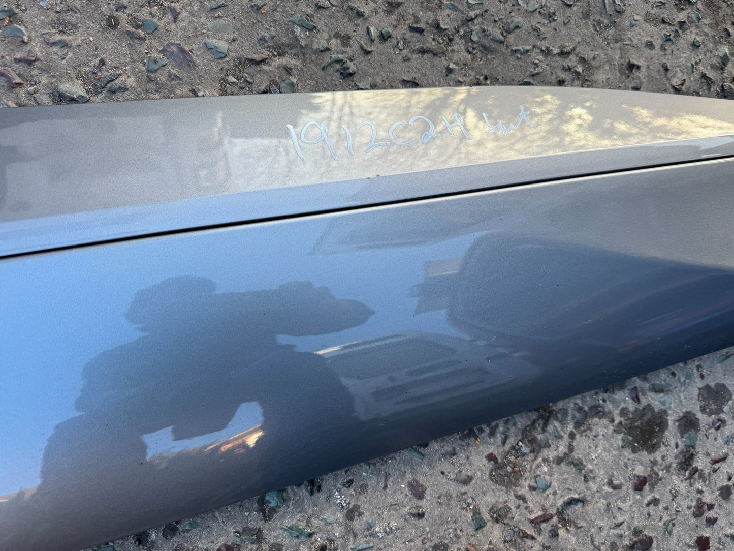 JAGUAR I-PACE X590 RIGHT FRONT DOOR LOWER MOULDING J9D321064A scratched