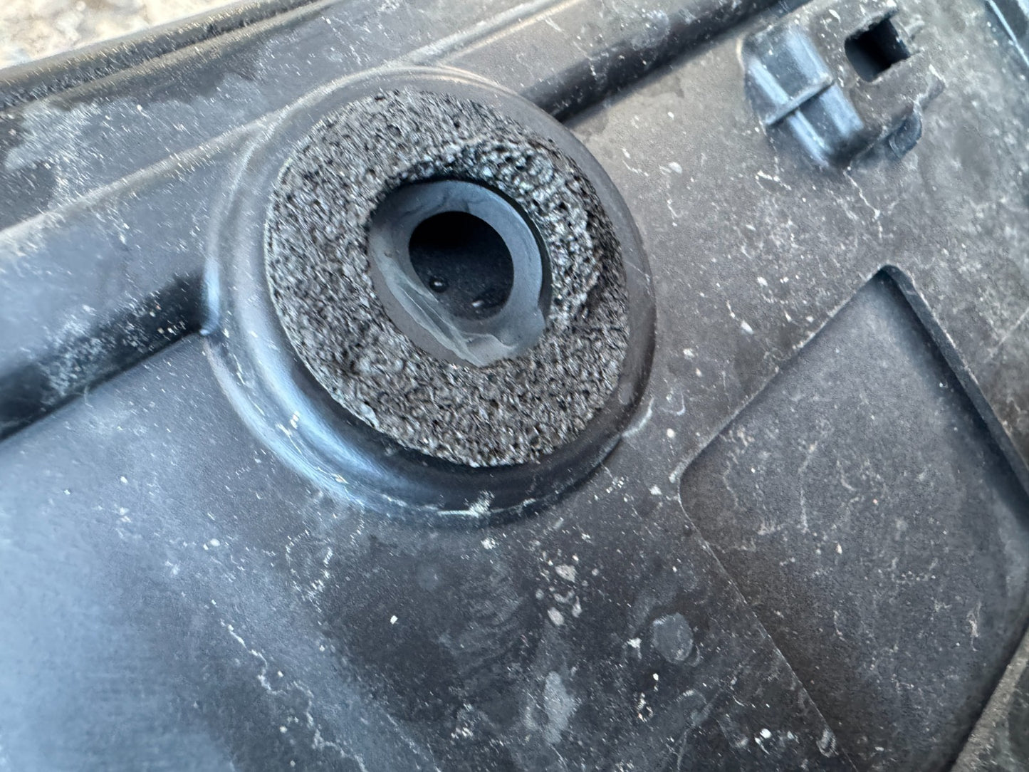 JAGUAR I PACE RIGHT REAR DOOR MOULDING 2019 - ON GENUINE J9D3 274A48 scratched