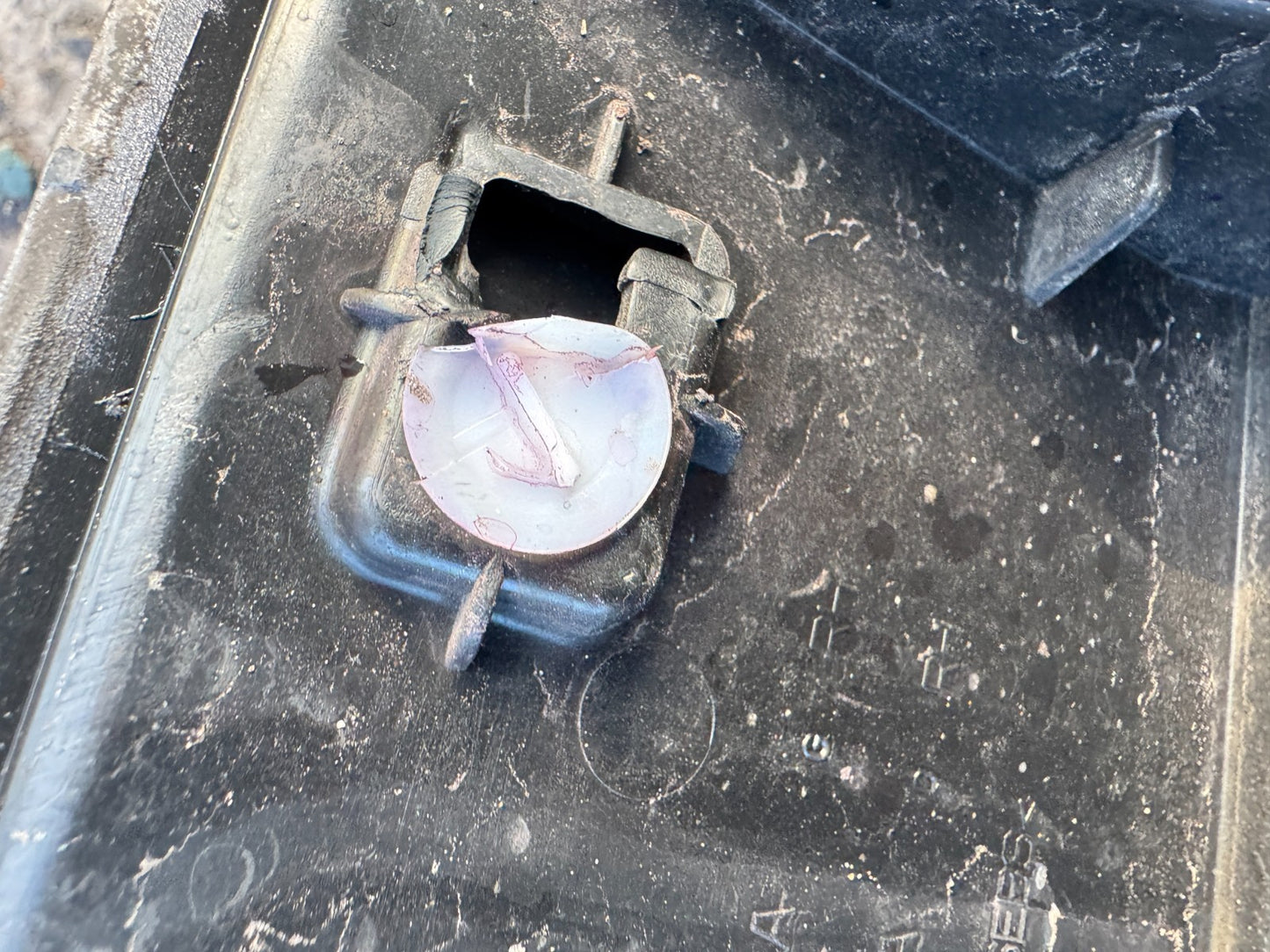 JAGUAR I-PACE X590 RIGHT FRONT DOOR LOWER MOULDING J9D321064A scratched