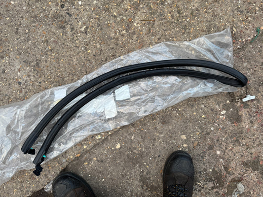 JEEP Door To Body Weatherseal, Right - Mopar (68271732AA)