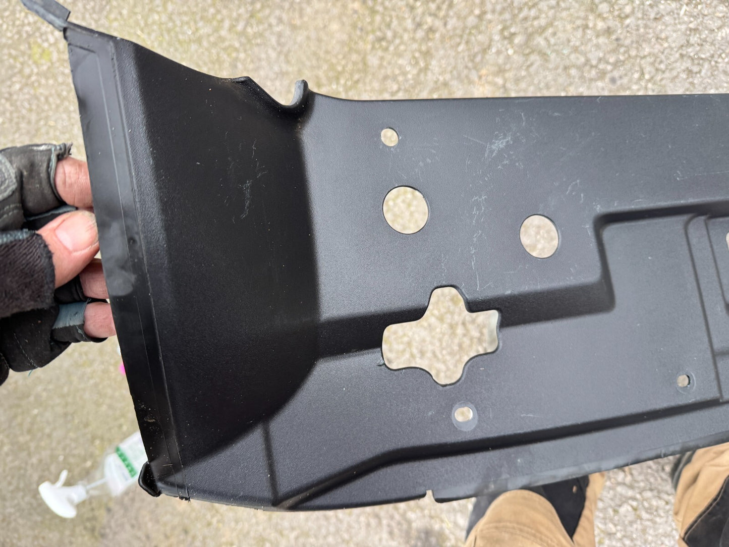 2023/24 Land Rover Defender L663 Front Bumper Top Trim L8b28a100a