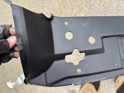 2023/24 Land Rover Defender L663 Front Bumper Top Trim L8b28a100a