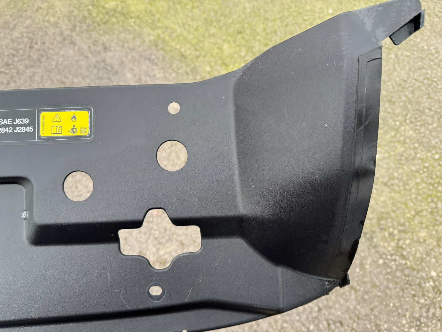 2023/24 Land Rover Defender L663 Front Bumper Top Trim L8b28a100a