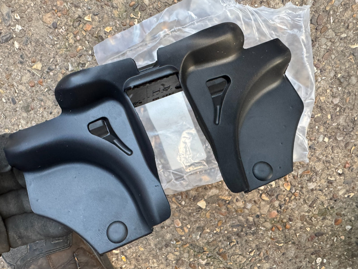 JEEP B-Pillar Belt Body Side Seal, Right - Mopar (68271722AF)