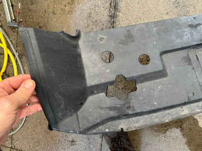 2023/24 Land Rover Defender L663 Front Bumper Top Trim L8b28a100a